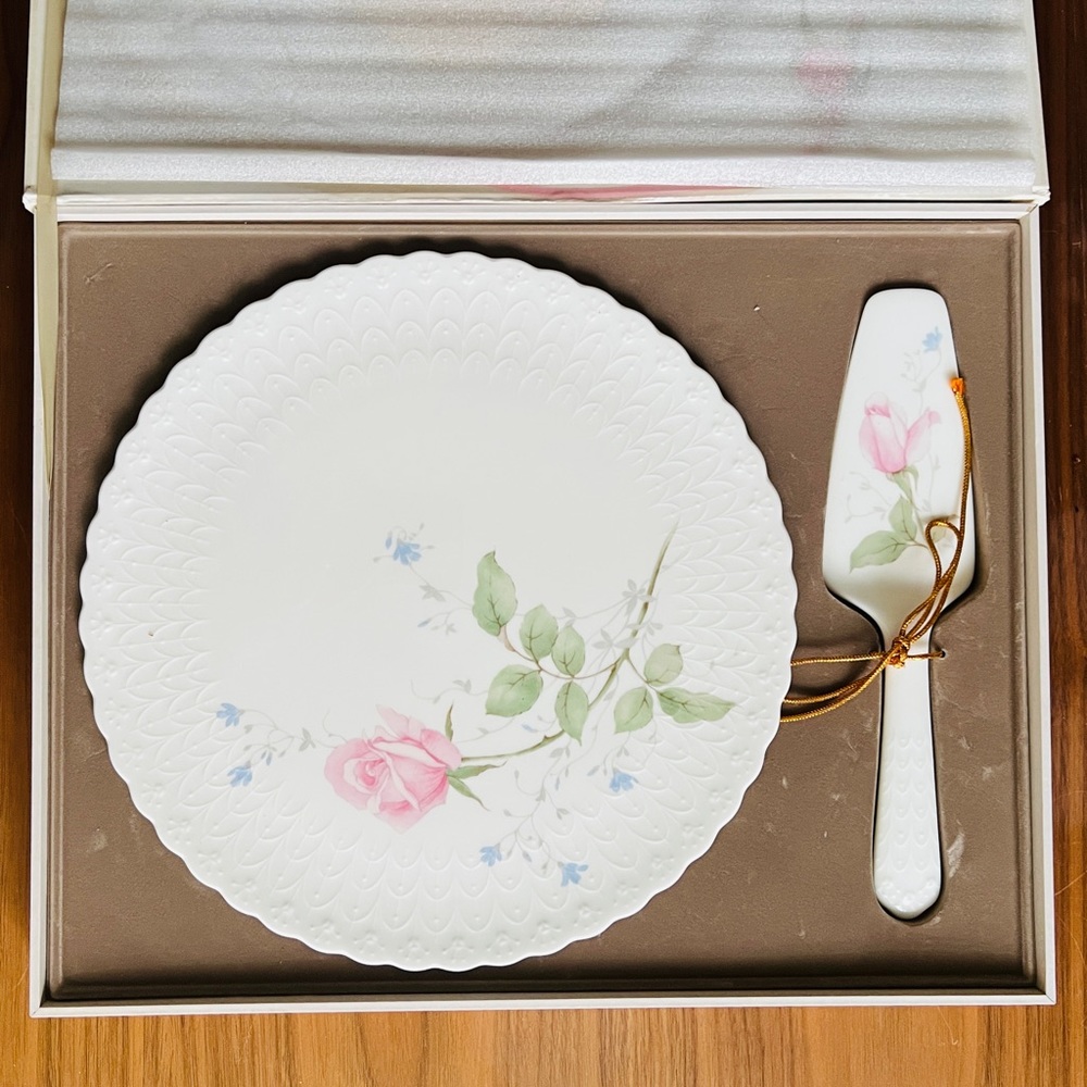 VINTAGE • Mikasa Bone China cake serving set‎
